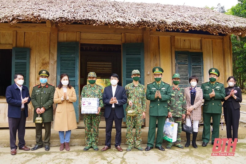 “Xuân Biên phòng - Ấm lòng dân bản”