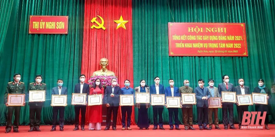 Tiếp tục đổi mới, nâng cao năng lực lãnh đạo và sức chiến đấu của tổ chức đảng