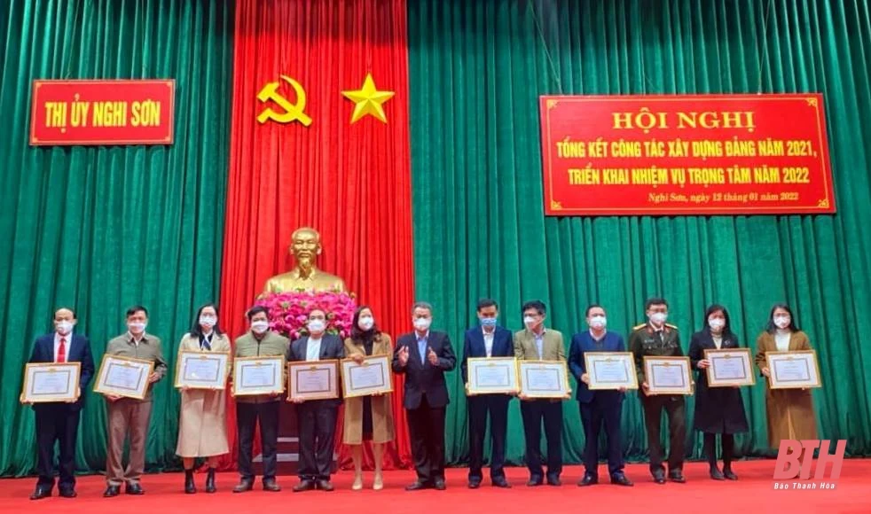 Tiếp tục đổi mới, nâng cao năng lực lãnh đạo và sức chiến đấu của tổ chức đảng