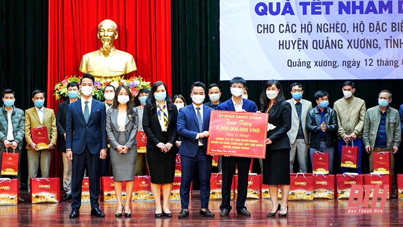 Danko Group trao quà tết cho hộ nghèo huyện Quảng Xương