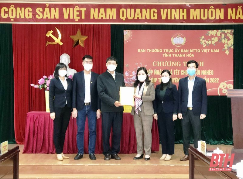 Tập đoàn Sun Group tặng 1.236 suất quà tết cho người nghèo tỉnh Thanh Hóa