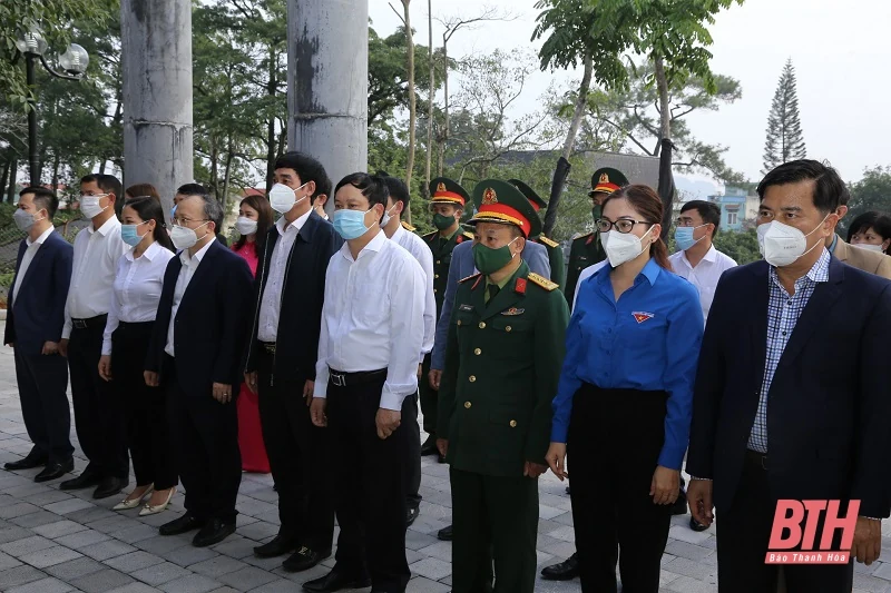 Trưởng ban Nội chính Tỉnh ủy Nguyễn Ngọc Tiến kiểm tra sản xuất và đời sống tại huyện Đông Sơn