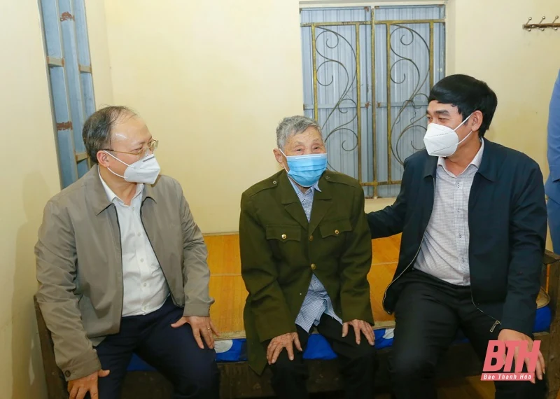 Trưởng ban Nội chính Tỉnh ủy Nguyễn Ngọc Tiến kiểm tra sản xuất và đời sống tại huyện Đông Sơn
