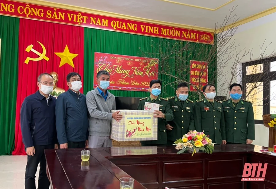 Công đoàn Ngành Xây dựng Thanh Hóa thăm, tặng quà cho các hộ dân có hoàn cảnh khó khăn ở huyện Mường Lát và Đồn biên phòng Hiền Kiệt