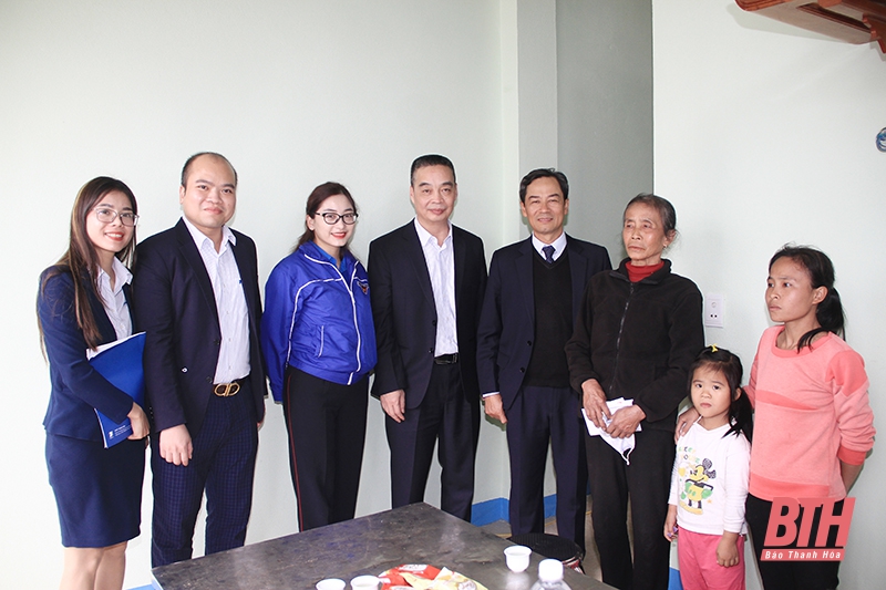 VNPT VinaPhone trao tặng nhà nhân ái cho gia đình có hoàn cảnh khó khăn trên địa bàn tỉnh Thanh Hóa