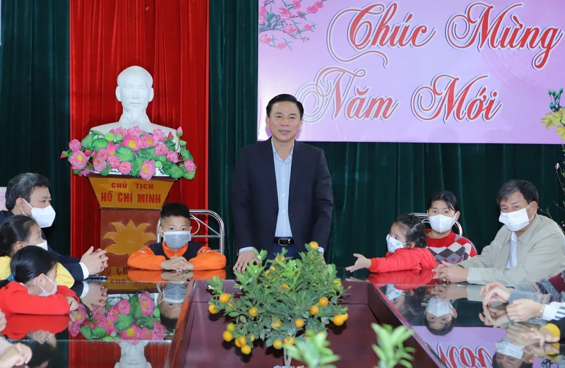 Bí thư Tỉnh ủy Đỗ Trọng Hưng chúc tết người cao tuổi, Làng trẻ em SOS và kiểm tra công tác chăm lo cho Nhân dân TP Thanh Hóa vui xuân, đón Tết