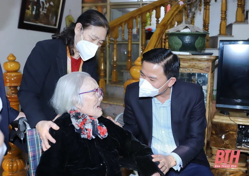 Bí thư Tỉnh ủy Đỗ Trọng Hưng chúc tết người cao tuổi, Làng trẻ em SOS và kiểm tra công tác chăm lo cho Nhân dân TP Thanh Hóa vui xuân, đón Tết