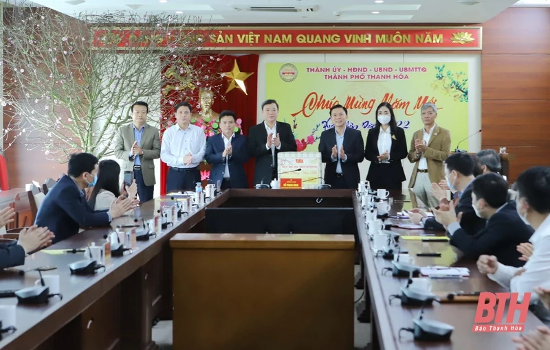 Bí thư Tỉnh ủy Đỗ Trọng Hưng chúc tết người cao tuổi, Làng trẻ em SOS và kiểm tra công tác chăm lo cho Nhân dân TP Thanh Hóa vui xuân, đón Tết