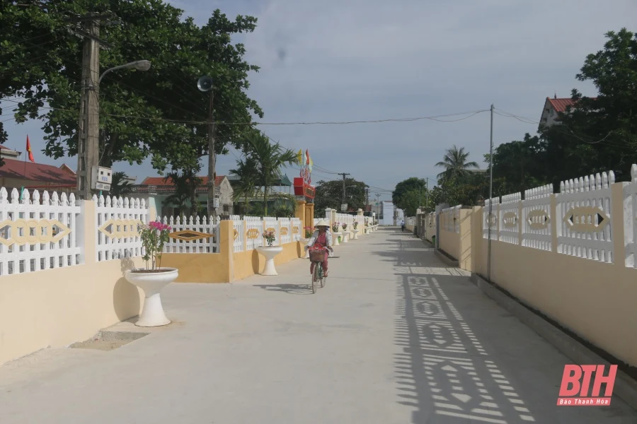 Làm theo lời Bác, Đông Văn trở thành xã nông thôn mới kiểu mẫu đầu tiên của tỉnh