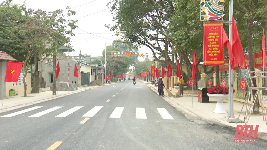 Làm theo lời Bác, Đông Văn trở thành xã nông thôn mới kiểu mẫu đầu tiên của tỉnh