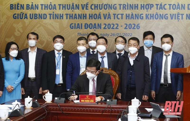 UBND tỉnh Thanh Hóa và Vietnam Airlines ký kết biên bản hợp tác toàn diện