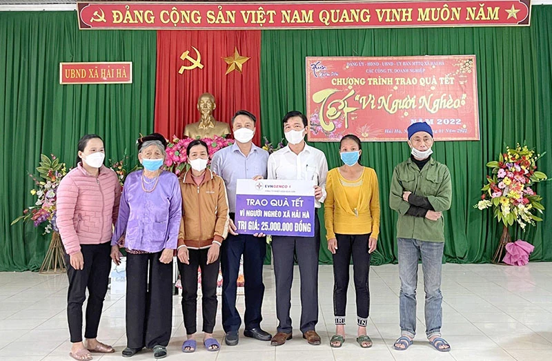 Công ty Nhiệt điện Nghi Sơn tặng quà tết “Vì người nghèo Xuân Nhâm Dần 2022”
