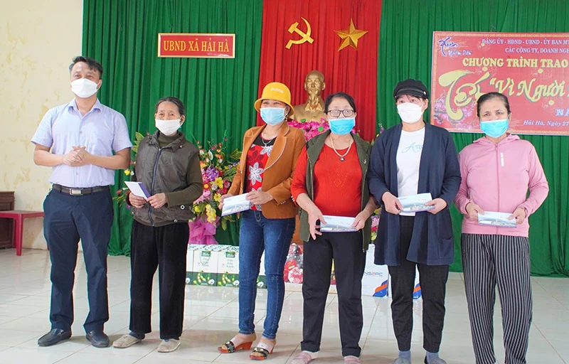 Công ty Nhiệt điện Nghi Sơn tặng quà tết “Vì người nghèo Xuân Nhâm Dần 2022”