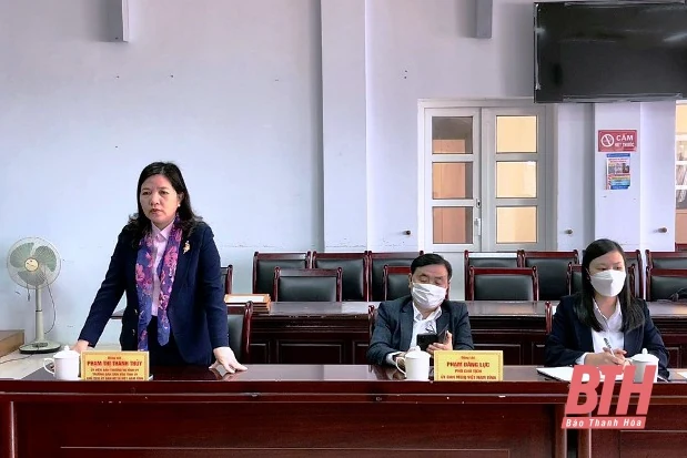 Các đơn vị thuộc Ủy ban quản lý vốn Nhà nước tại doanh nghiệp tặng quà Tết các hộ gia đình có hoàn cảnh khó khăn