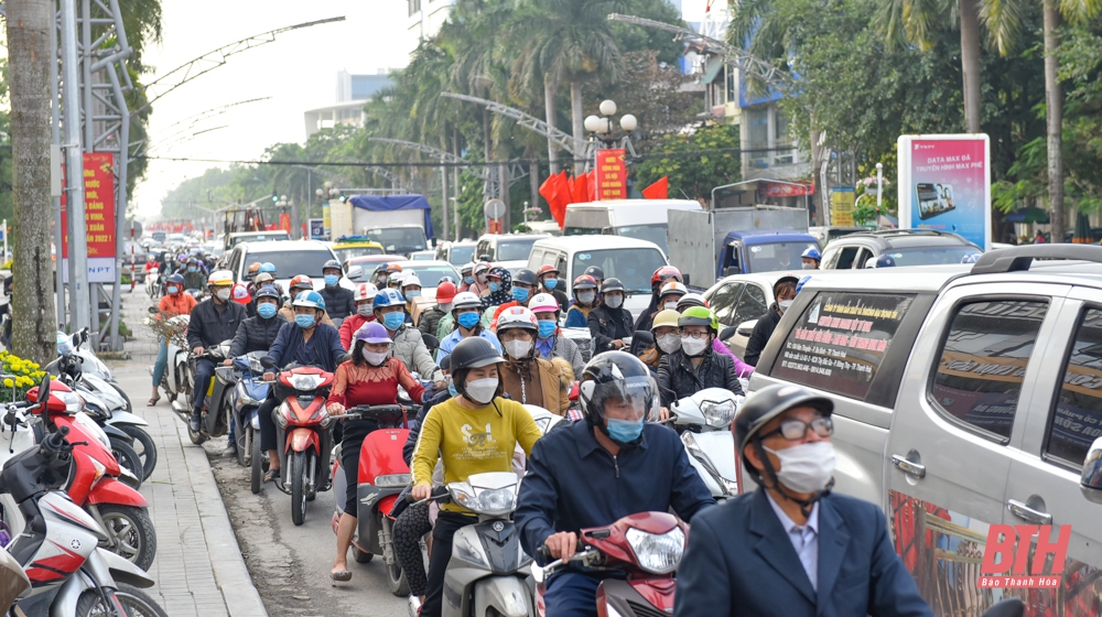 Giao thông TP Thanh Hóa đông đúc những ngày giáp tết