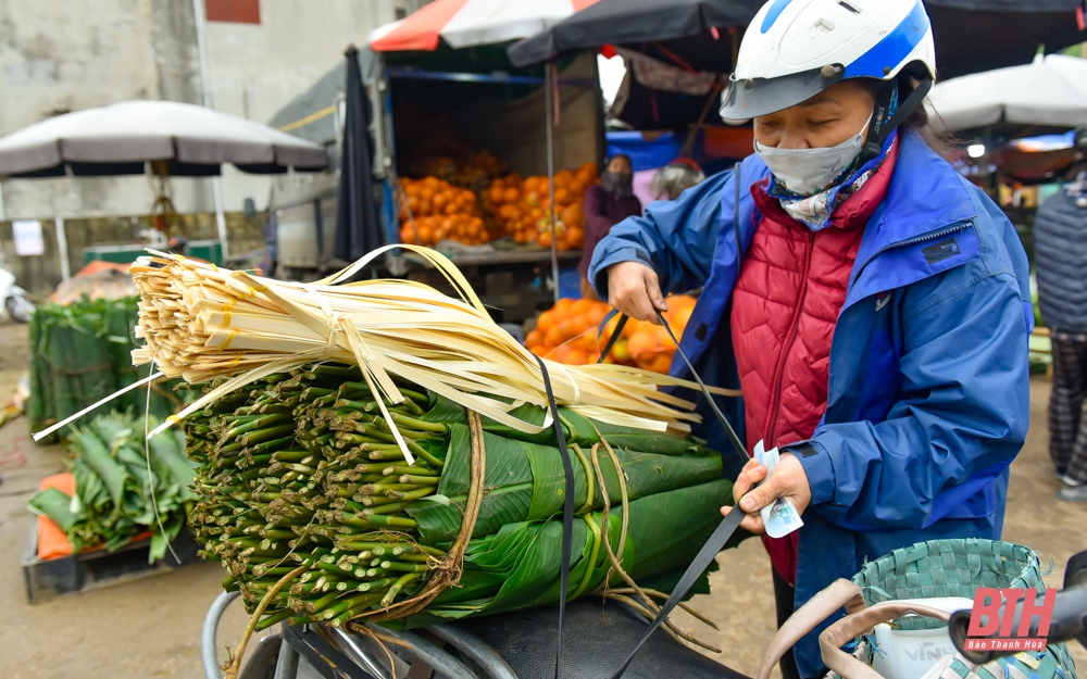 Lá dong xuống phố đón xuân về