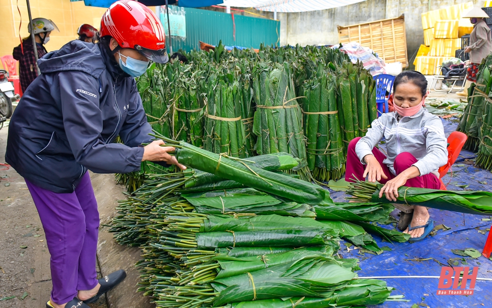 Lá dong xuống phố đón xuân về