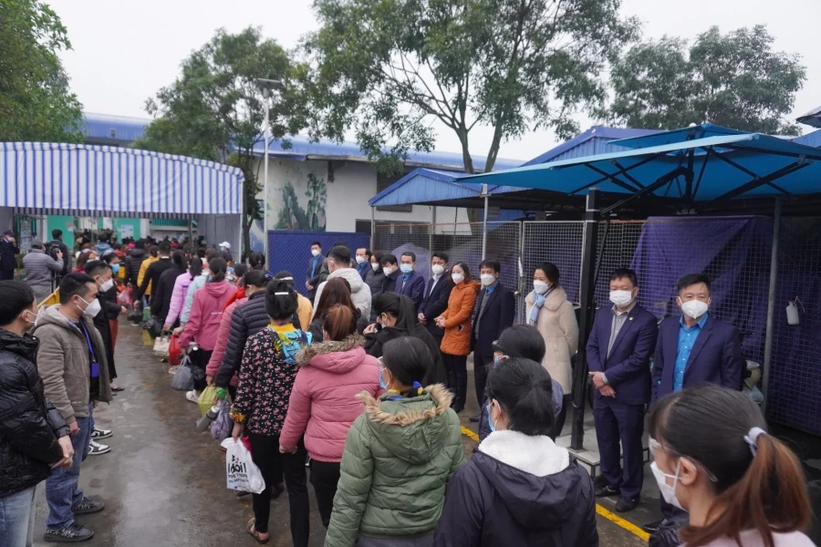 Liên đoàn Lao động tỉnh Thanh Hoá đón và thăm công nhân trong ngày làm việc đầu xuân mới