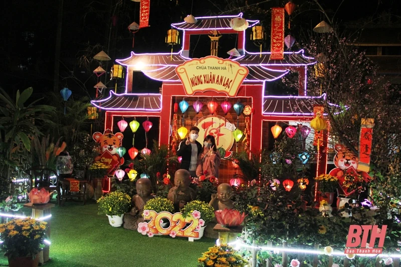 Giản dị và linh thiêng thời khắc giao thừa tại TP Thanh Hóa