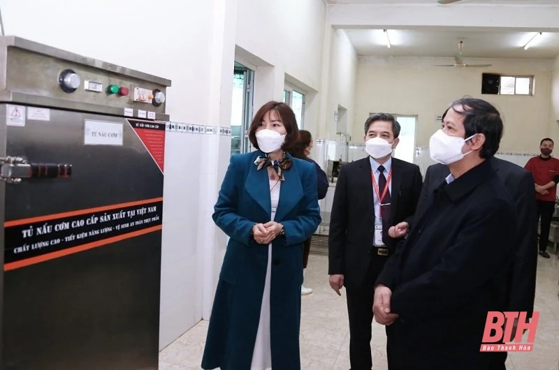 Bộ trưởng Bộ GD&ĐT kiểm tra công tác dạy học trực tiếp bảo đảm an toàn phòng, chống dịch tại huyện Bá Thước và TP Thanh Hoá