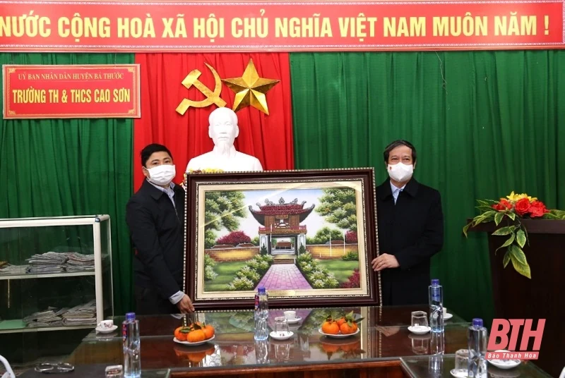 Bộ trưởng Bộ GD&ĐT kiểm tra công tác dạy học trực tiếp bảo đảm an toàn phòng, chống dịch tại huyện Bá Thước và TP Thanh Hoá