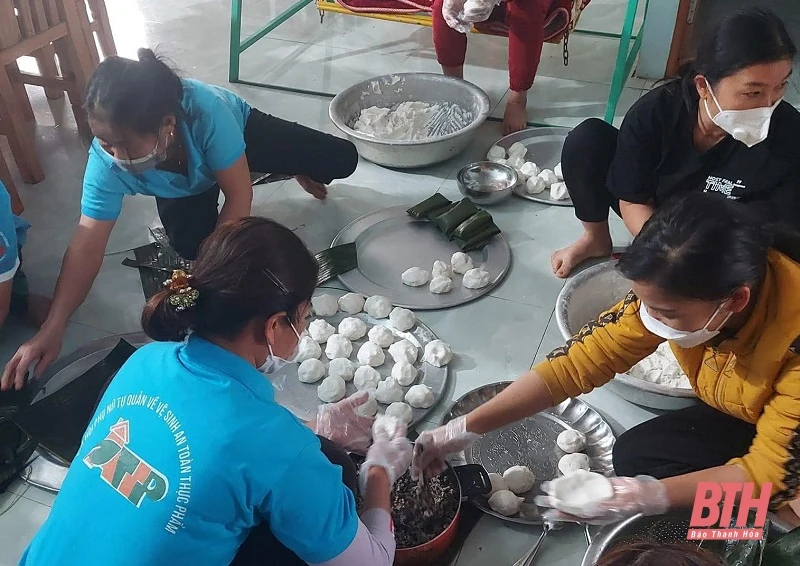 Hội LHPN xã Luận Thành hỗ trợ nhu yếu phẩm cho các hộ khó khăn chịu ảnh hưởng dịch COVID-19