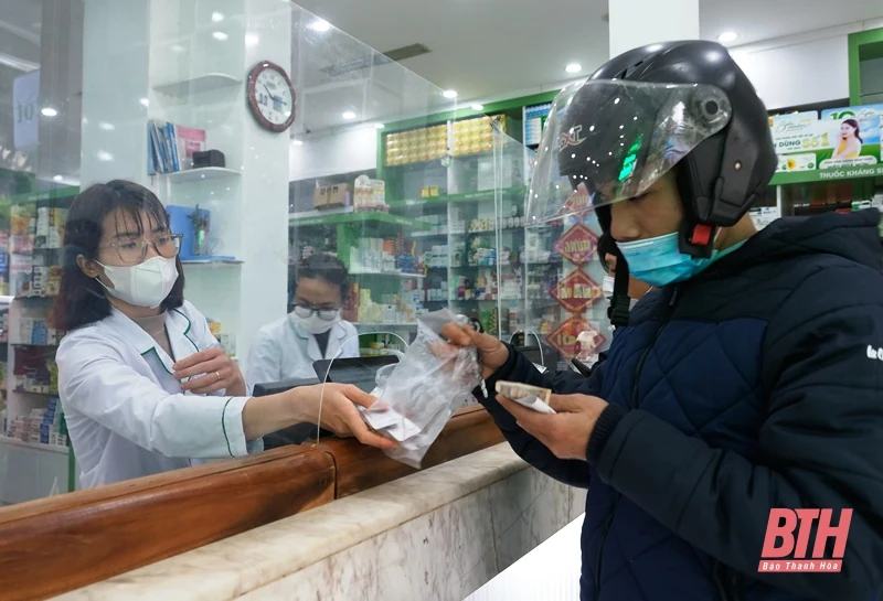 Mua thuốc điều trị COVID-19: Tránh “tiền mất, tật mang”