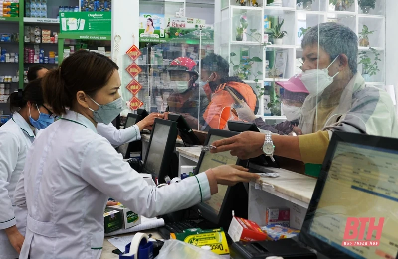 Mua thuốc điều trị COVID-19: Tránh “tiền mất, tật mang”