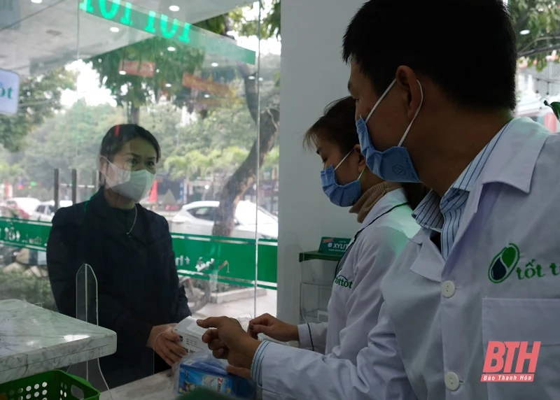 Mua thuốc điều trị COVID-19: Tránh “tiền mất, tật mang”