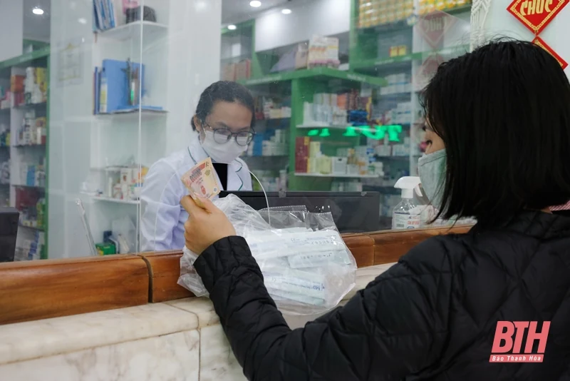Mua thuốc điều trị COVID-19: Tránh “tiền mất, tật mang”