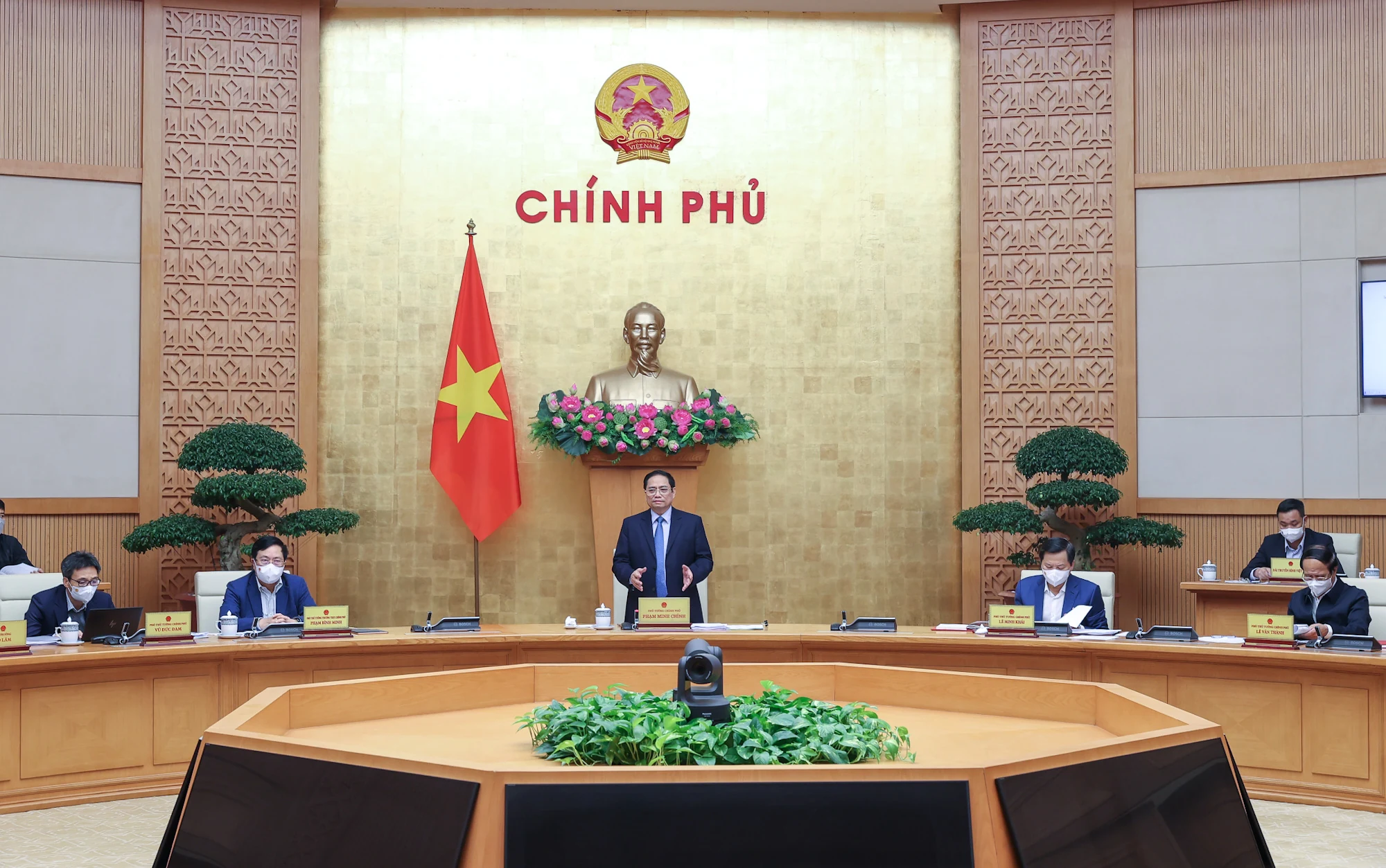 Thủ tướng chỉ đạo hàng loạt giải pháp trước những diễn biến mới trong nước và quốc tế