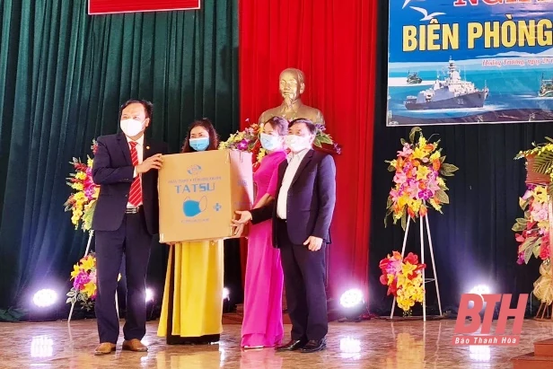 Ủy ban MTTQ tỉnh Thanh Hóa thăm, tặng quà Đồn Biên phòng Mường Mìn và Đồn Biên phòng Hoằng Trường