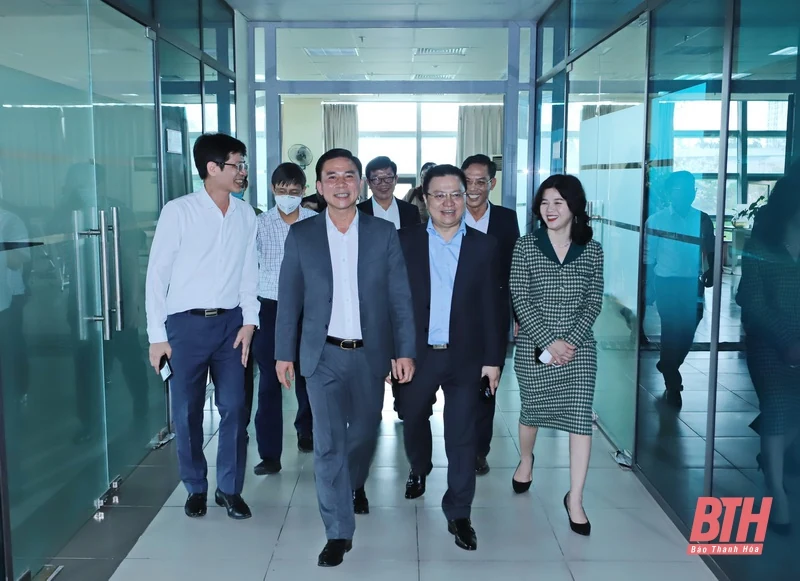 Phó Trưởng ban Tuyên giáo Trung ương Lê Quốc Minh và Bí thư Tỉnh ủy Đỗ Trọng Hưng thăm Đài Phát thanh và Truyền hình Thanh Hóa