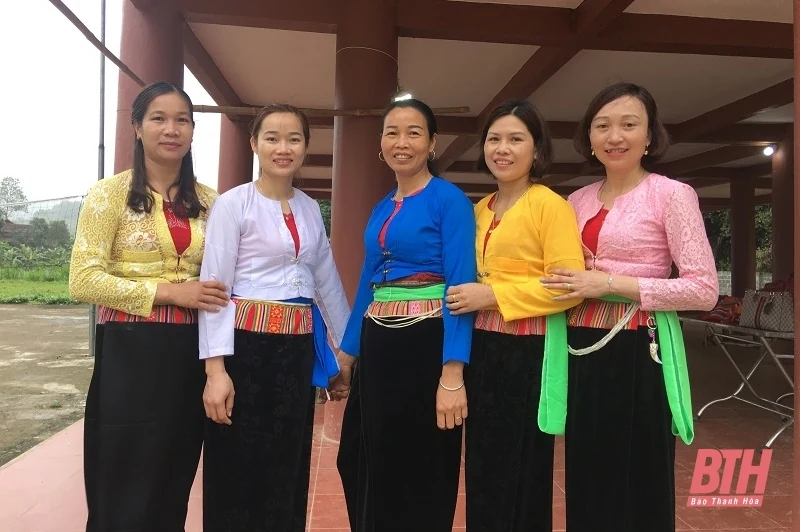 Phát huy giá trị di sản văn hóa phi vật thể nghề thủ công, nghệ thuật thêu hoa văn dân tộc Mường