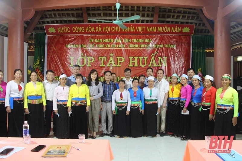 Phát huy giá trị di sản văn hóa phi vật thể nghề thủ công, nghệ thuật thêu hoa văn dân tộc Mường