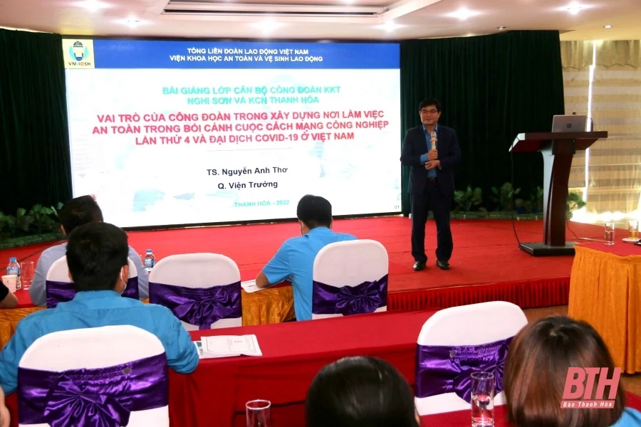 Tập huấn các kỹ năng hoạt động cho cán bộ công đoàn cơ sở