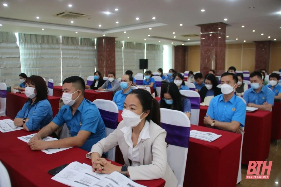 Tập huấn các kỹ năng hoạt động cho cán bộ công đoàn cơ sở