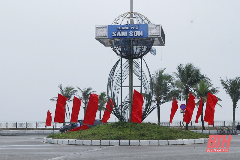 Sầm Sơn: Rực rỡ cờ hoa chào mừng kỷ niệm 30 năm thiết lập quan hệ ngoại giao Việt Nam - Hàn Quốc