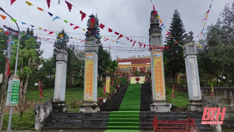 Khai hội Phủ Vàng