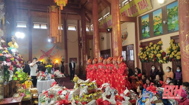 Khai hội Phủ Vàng