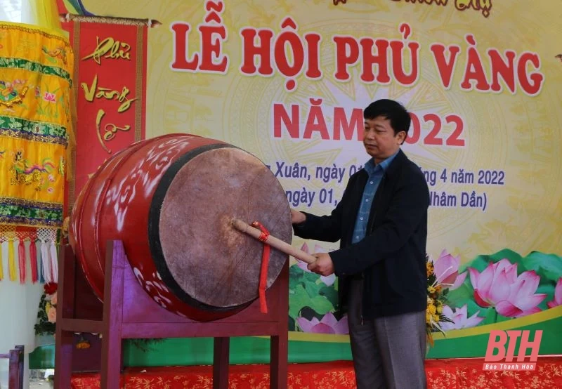 Khai hội Phủ Vàng