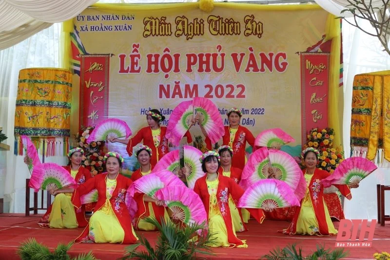 Khai hội Phủ Vàng
