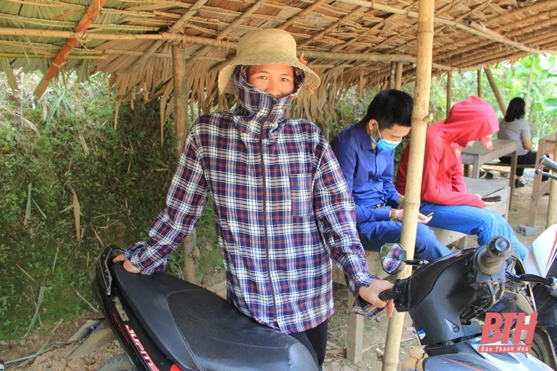 Những nữ xe ôm ở ngã ba bản Hiêu