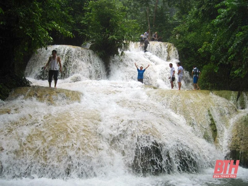 Những nữ xe ôm ở ngã ba bản Hiêu