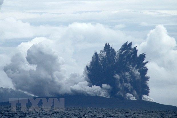 Indonesia khuyến cáo về nguy cơ sóng thần do núi lửa Anak Krakatau