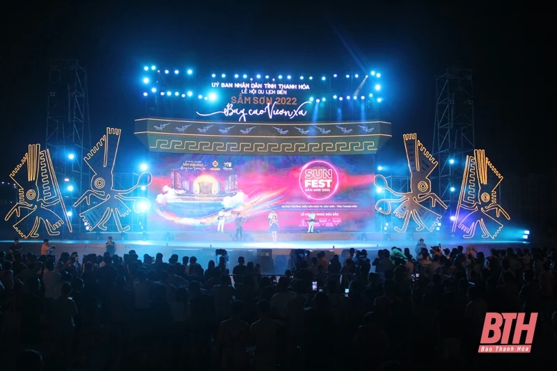 Khán giả Sầm Sơn tiếp tục bùng nổ với đêm nhạc SunFest Thanh Hóa chủ đề “Gặp lại thanh xuân”