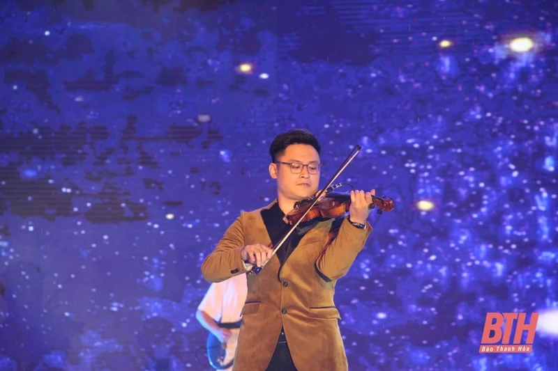 Khán giả Sầm Sơn tiếp tục bùng nổ với đêm nhạc SunFest Thanh Hóa chủ đề “Gặp lại thanh xuân”