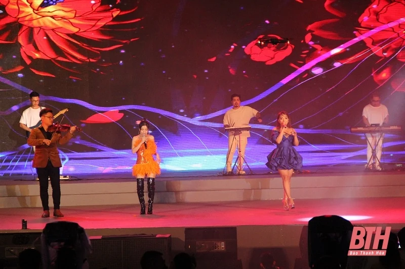 Khán giả Sầm Sơn tiếp tục bùng nổ với đêm nhạc SunFest Thanh Hóa chủ đề “Gặp lại thanh xuân”