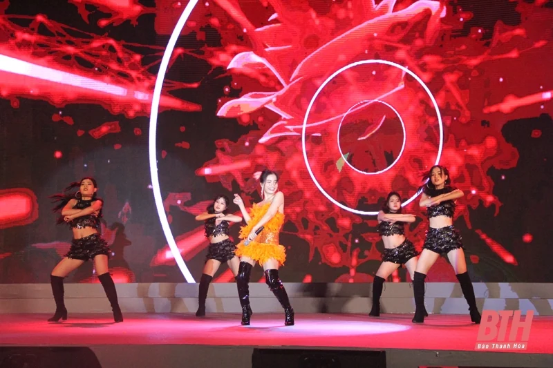 Khán giả Sầm Sơn tiếp tục bùng nổ với đêm nhạc SunFest Thanh Hóa chủ đề “Gặp lại thanh xuân”