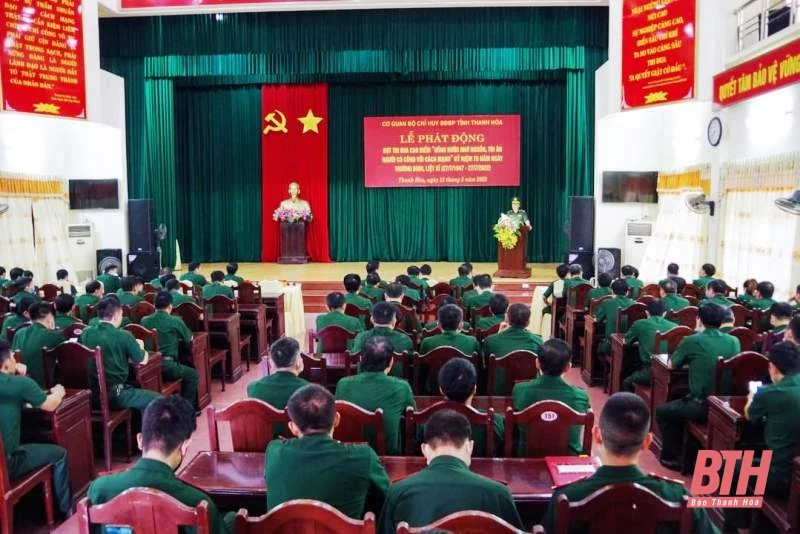 Tặng Bằng khen cho các tập thể, cá nhân trong thực hiện chính sách đối với Quân đội